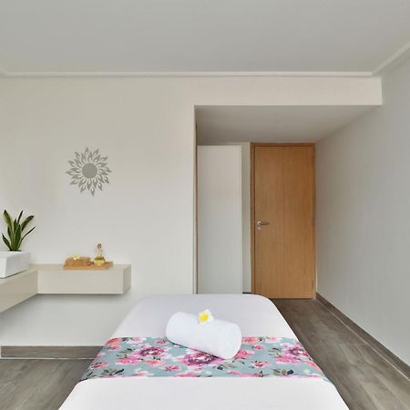 Le Meridien Hyderabad Luaran gambar A treatment room at a spa