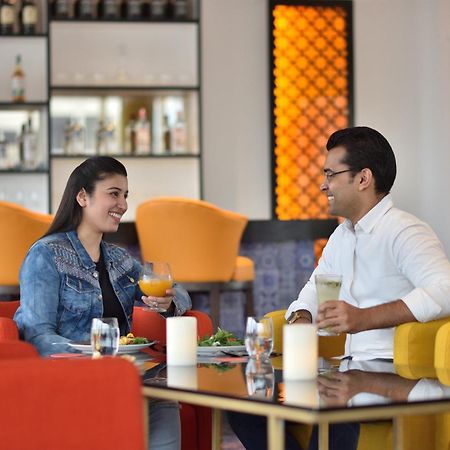 Le Meridien Hyderabad Luaran gambar The Lounge at Mumbai Airport