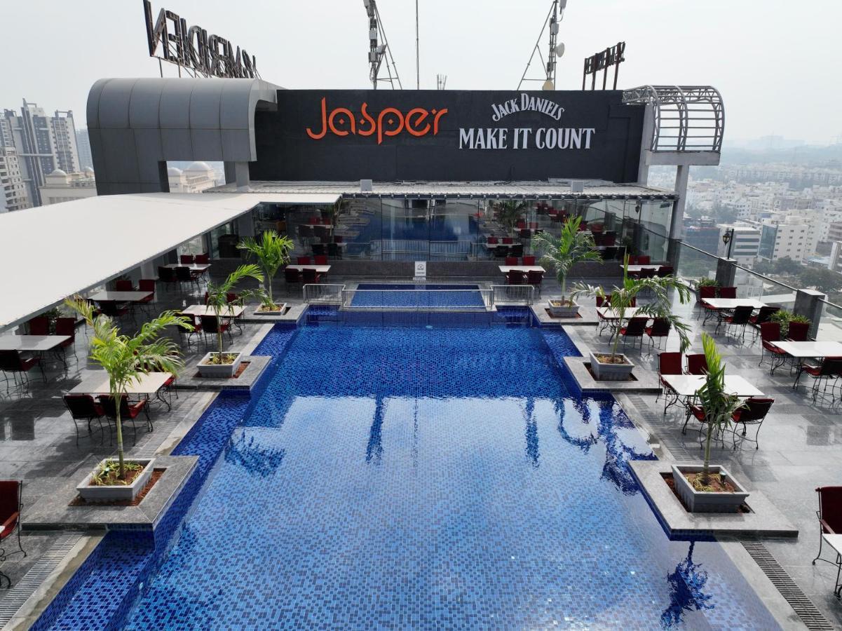 Le Meridien Hyderabad Luaran gambar Jasper's, the rooftop bar at the hotel