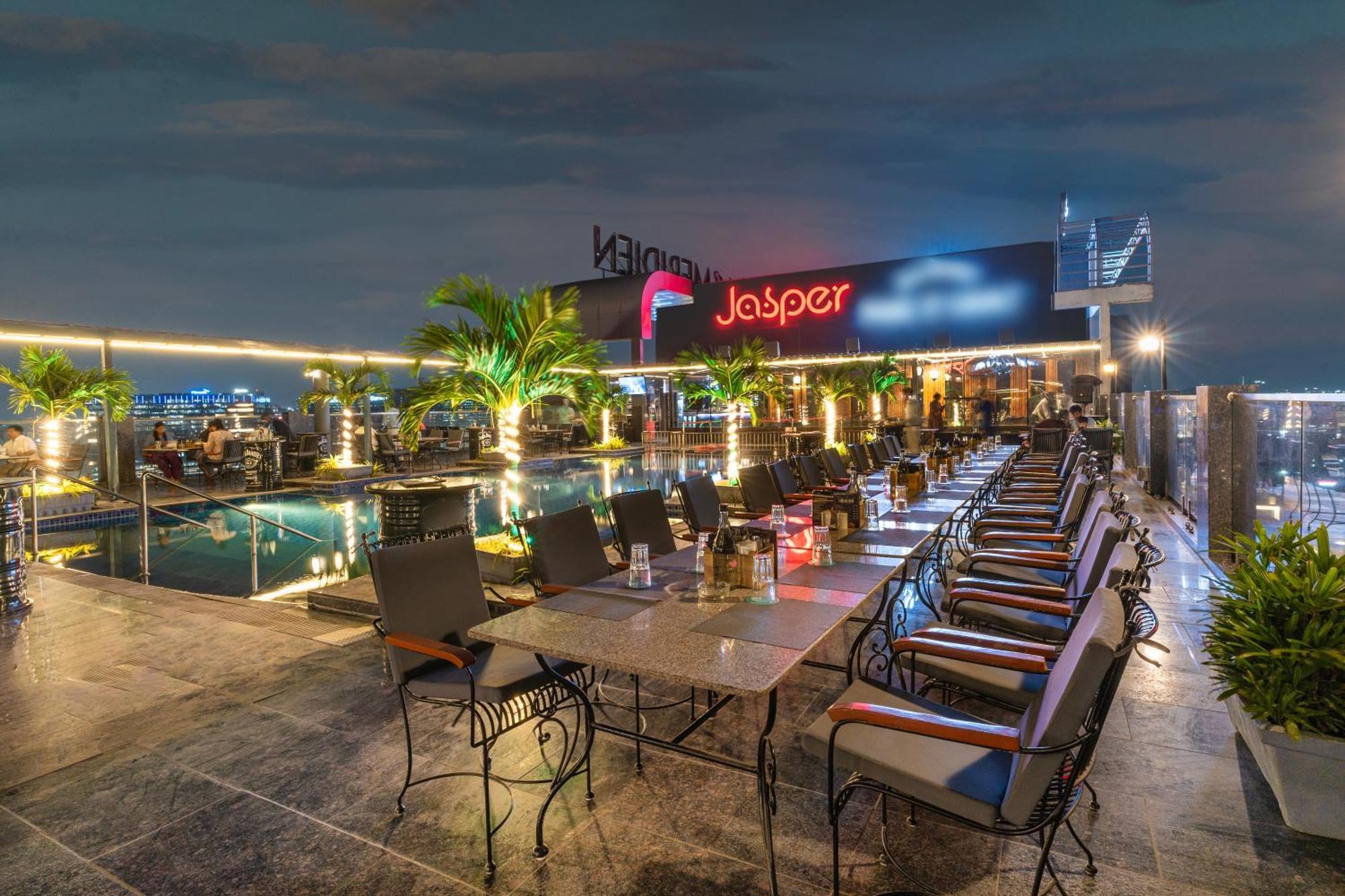 Le Meridien Hyderabad Luaran gambar Joes Bar