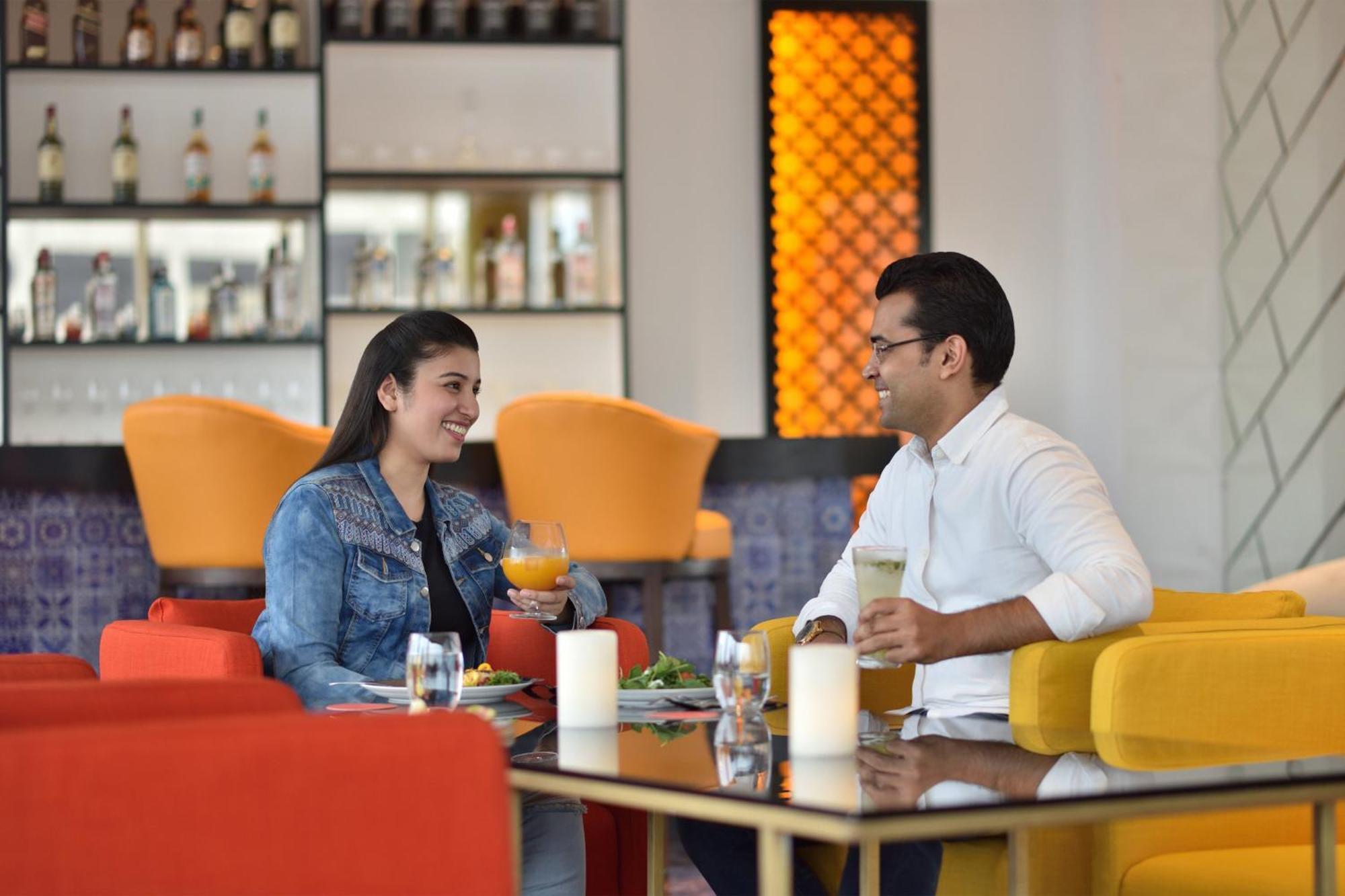 Le Meridien Hyderabad Luaran gambar The Lounge at Mumbai Airport