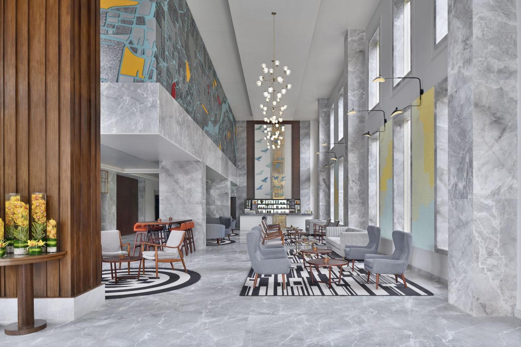 Le Meridien Hyderabad Luaran gambar The lobby of the hotel