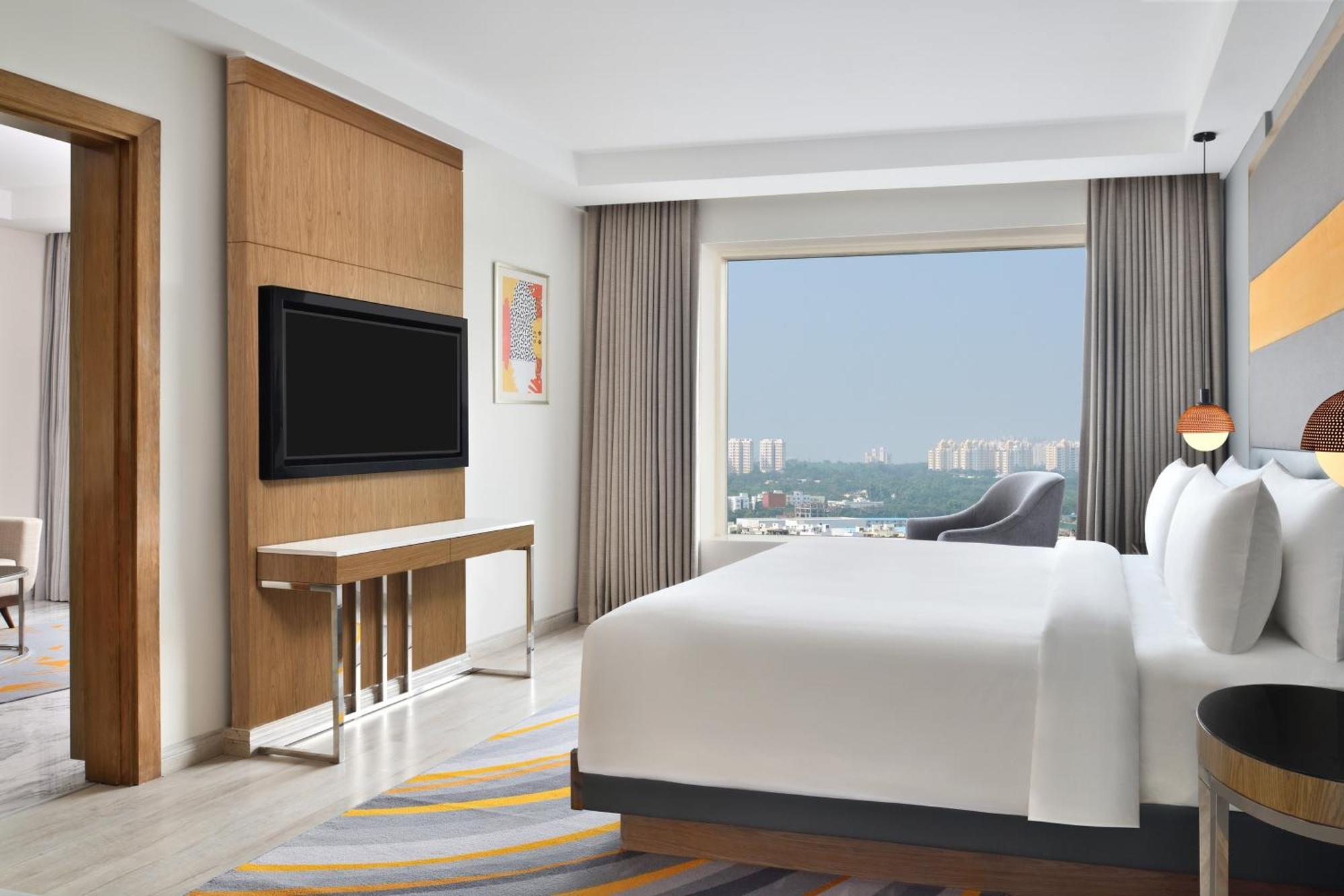 Le Meridien Hyderabad Luaran gambar Deluxe Room